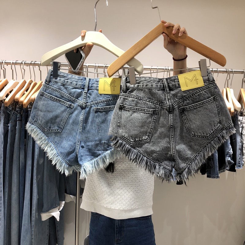 Jiashucheng Hàng Có Sẵn Quần Short Denim Tua Rua Sờn Dáng Ôm Vừa Vặn Thời Trang Mùa Hè Mới Dễ Phối Đồ Dành Cho Bạn Nữ
