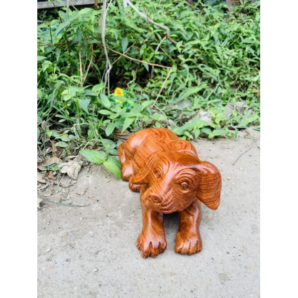 Tượng con chó gỗ hương ngang 30cm