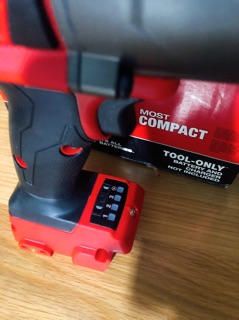 MÁY BẮT VÍT MILWAUKEE 2767