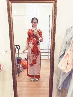 Áo dài voan hoa quần lụa đỏ