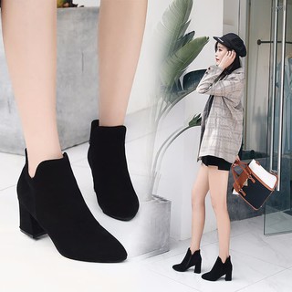 Boot da lộn gót vuông cổ cut V 6597