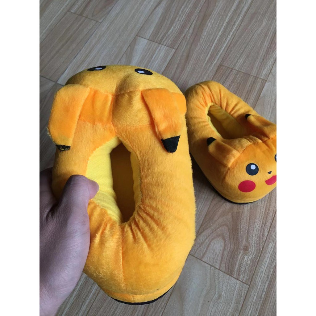 Dép bông ôm chân đi trong nhà hình Pikachu