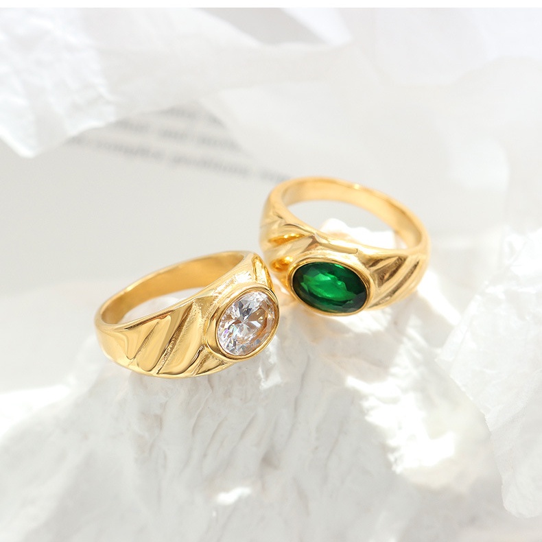 Nhẫn Thép Titan Mạ Vàng 18K Đính Đá Zircon Thời Trang