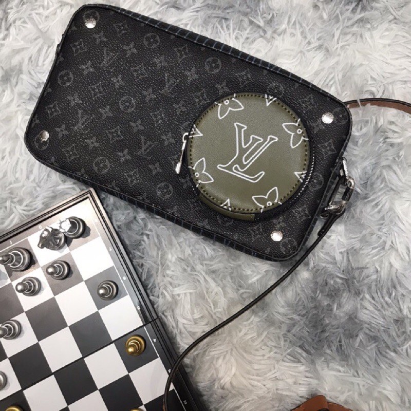TÚI ĐEO CHÉO NAM LV0310 VOLGA ON STRAP FULLBOX HÀNG SẴN CÓ SHIP GRAB