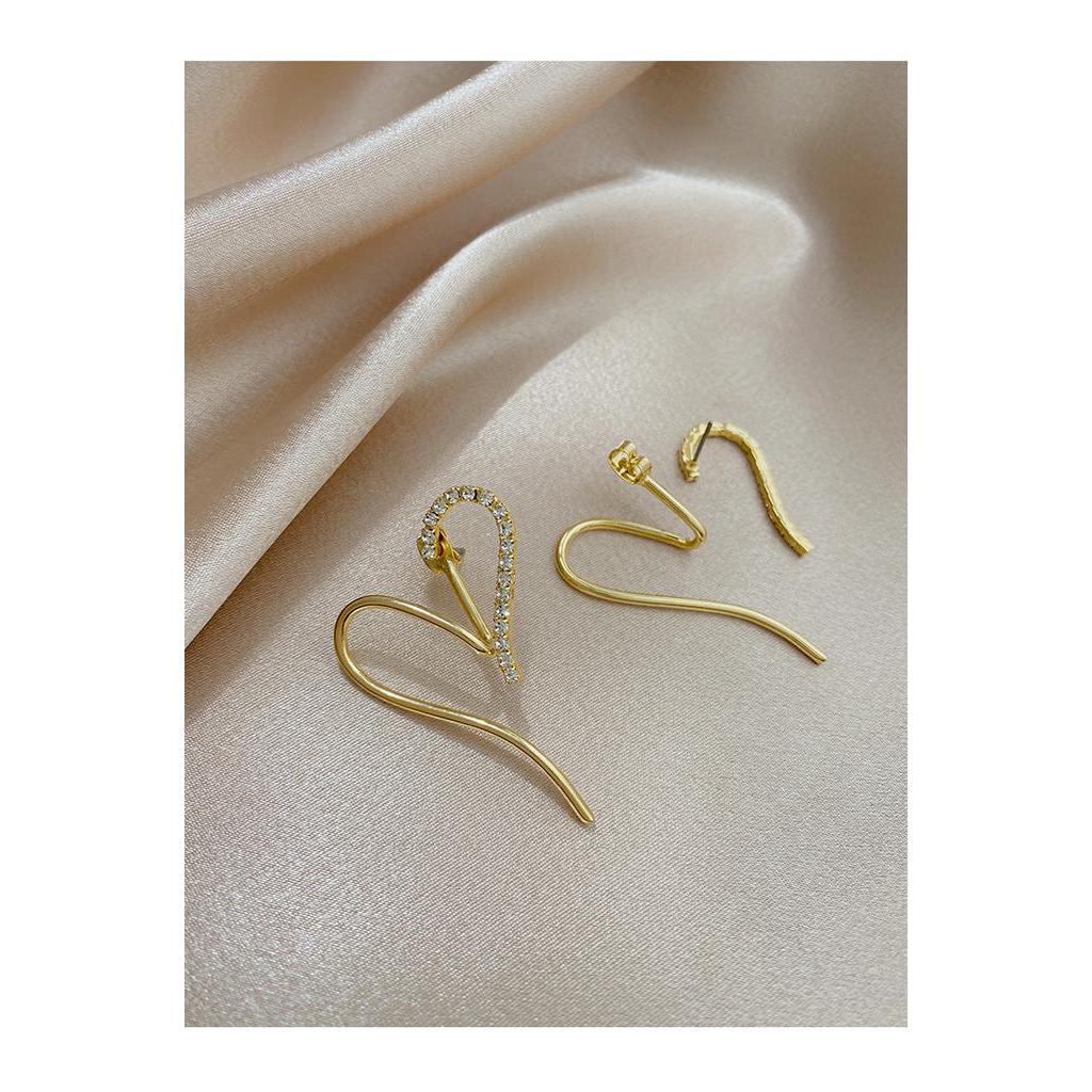 Khuyên tai nữ trang dáng dài tạo hình độc đáo