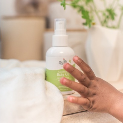 Tinh dầu hoa cúc massage, dưỡng ẩm, trị khô da đầu cho bé Earth Mama Calendula Baby Oil 120ml