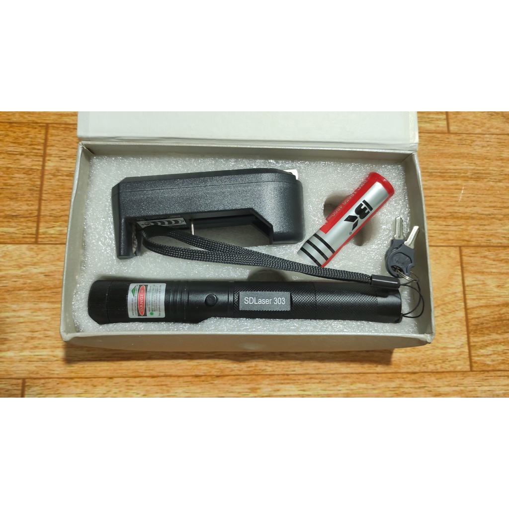Đèn pin laser 303 ánh sáng xanh lá dùng để chiếu sa bàn, mô hình BĐS, thuyết trình power point 100 mili W