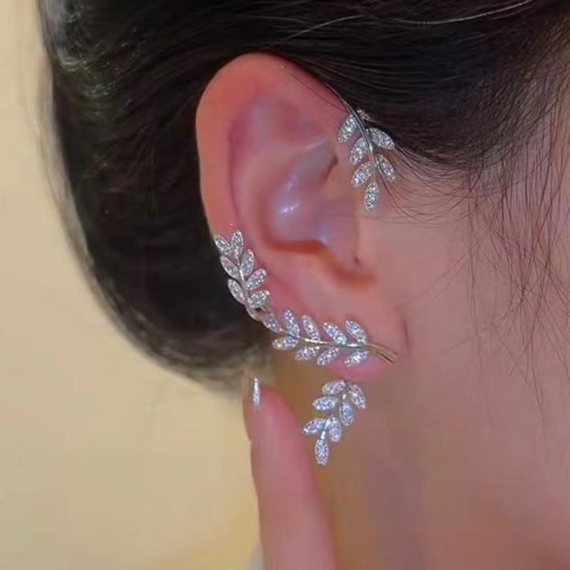 Khuyên tai iF YOU hình chiếc lá đính đá phong cách Hàn Quốc