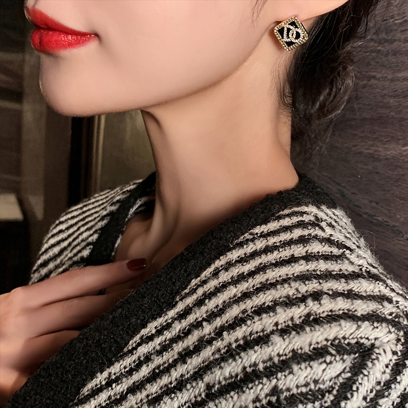 Khuyên Tai Nữ Đính Đá Phong Cách Hàn Quốc Mới 2022