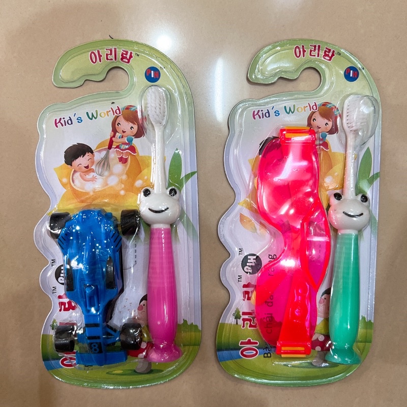 Bàn chải trẻ em kèm đồ chơi P/H