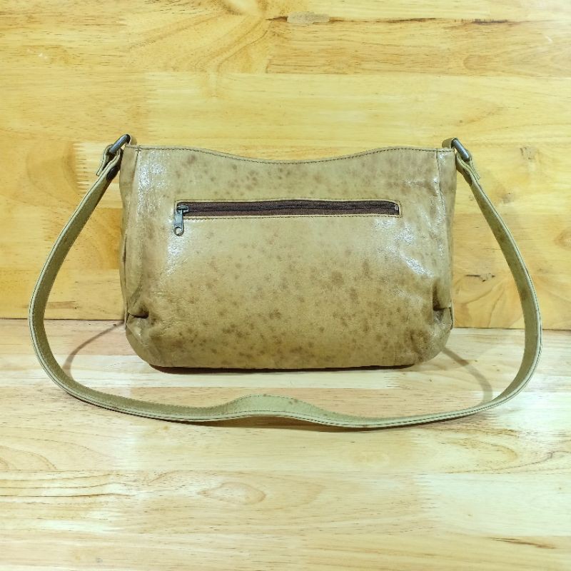 Túi đeo chéo da lạ secondhand  220807