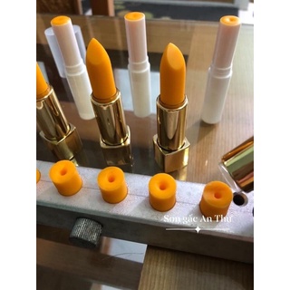 son dưỡng môi gấc