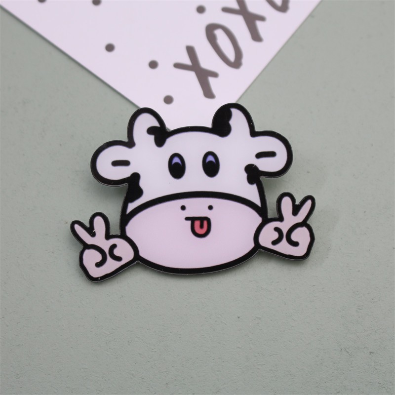 Sticker cài , phụ kiện balo túi mũ nón hình bò sữa siêu cute