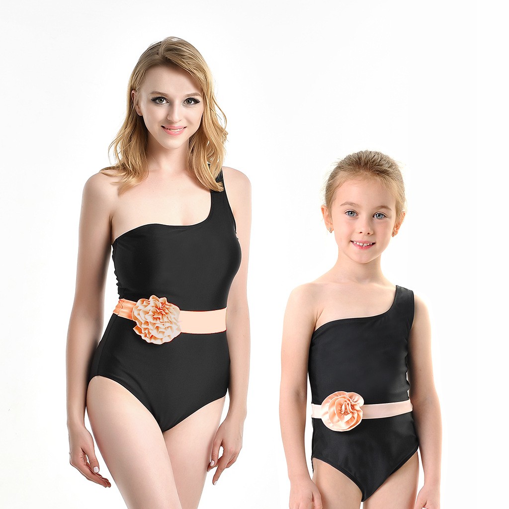 Đồ bơi mẹ con đen đai hoa hồng xinh xắn, mềm mại