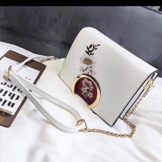 Túi xách và son 016 chị Trâm Quỳnh