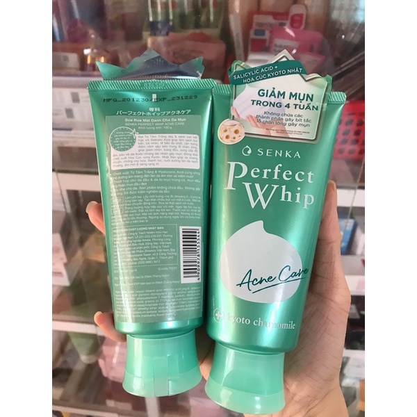 Sữa rửa mặt cho da mụn Senka Perfect Whip