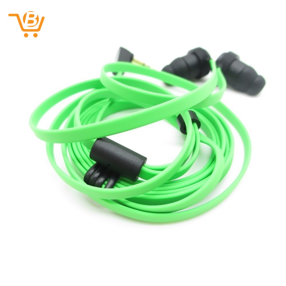 Tai nghe nhét trong tai Razer Hammerhead V2 Pro được trang bị micro chuyên dụng để chơi game