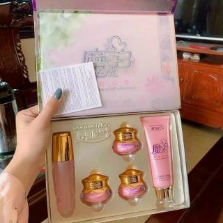 (Xả kho  hàng chính hãng) Set kem hoàng cung hồng hiệu quả ngay sau 1 tuần dùng. Cam kết da đẹp, mịn, căng bóng.