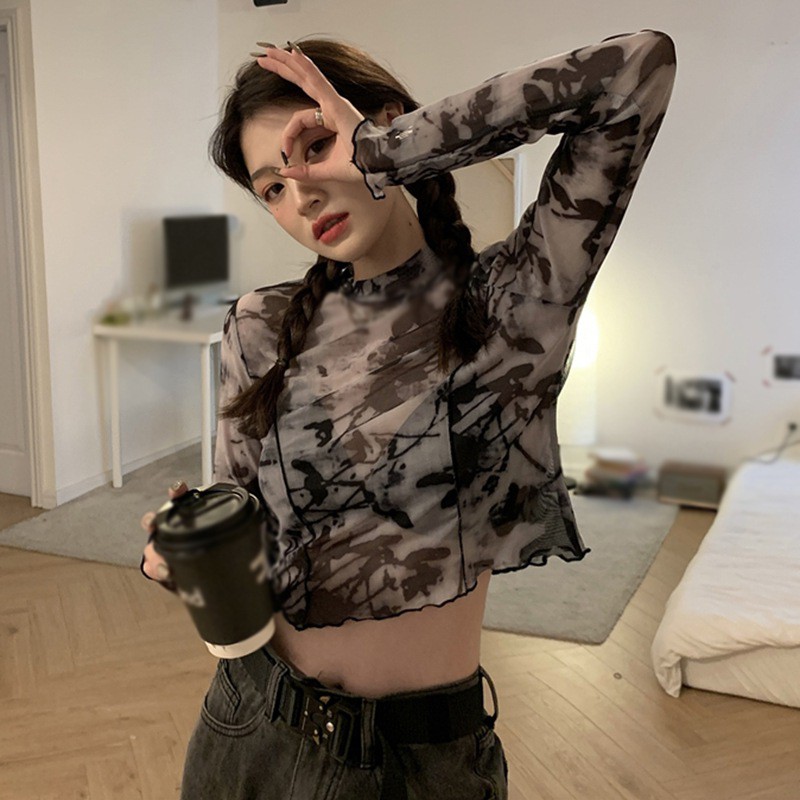 Áo croptop dài tay dáng rộng mỏng họa tiết độc đáo cho nữ