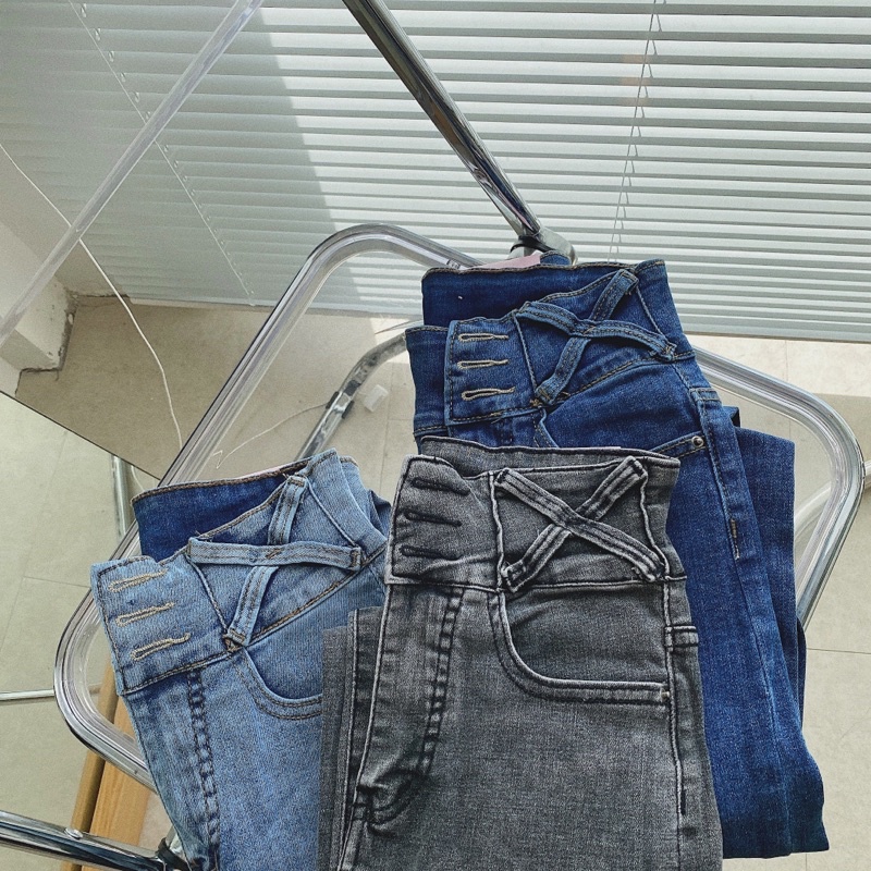 Quần jeans ôm eo cách điệu