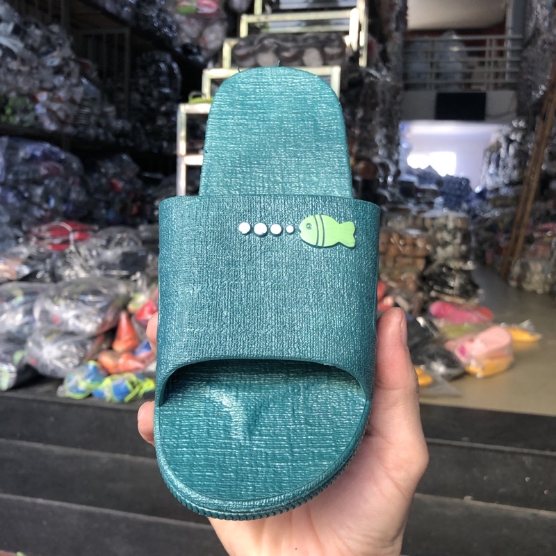 Dép nhựa đi trong nhà tắm nam nữ, hình cá không lỗ massa chân giá rẻ 1820