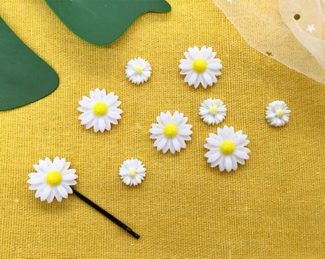50-100 charm hoa cúc họa mi trắng  (Size nhỏ 1.3cm) - Phụ kiện kẹp cột tóc, case đt
