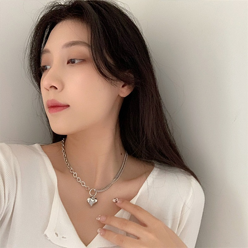 Dây chuyền kim loại mặt hình trái tim có vòng tròn nối với dây cho nữ