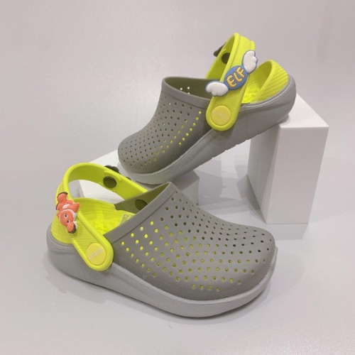 Dép sục nhựa bít đầu liter dành cho bé màu ghi vàng êm, mềm, k hôi chân, bám sàn tặng 10 stic