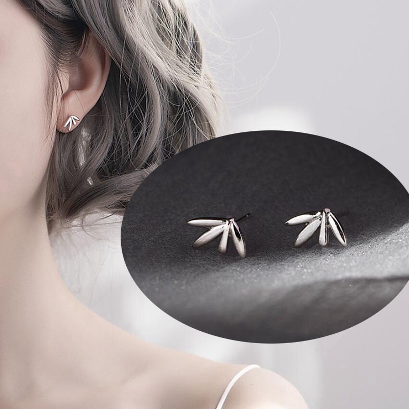 Khuyên tai hình lá tre kiểu dáng đơn giản phong cách Hàn Quốc màu bạc dành cho bạn gái