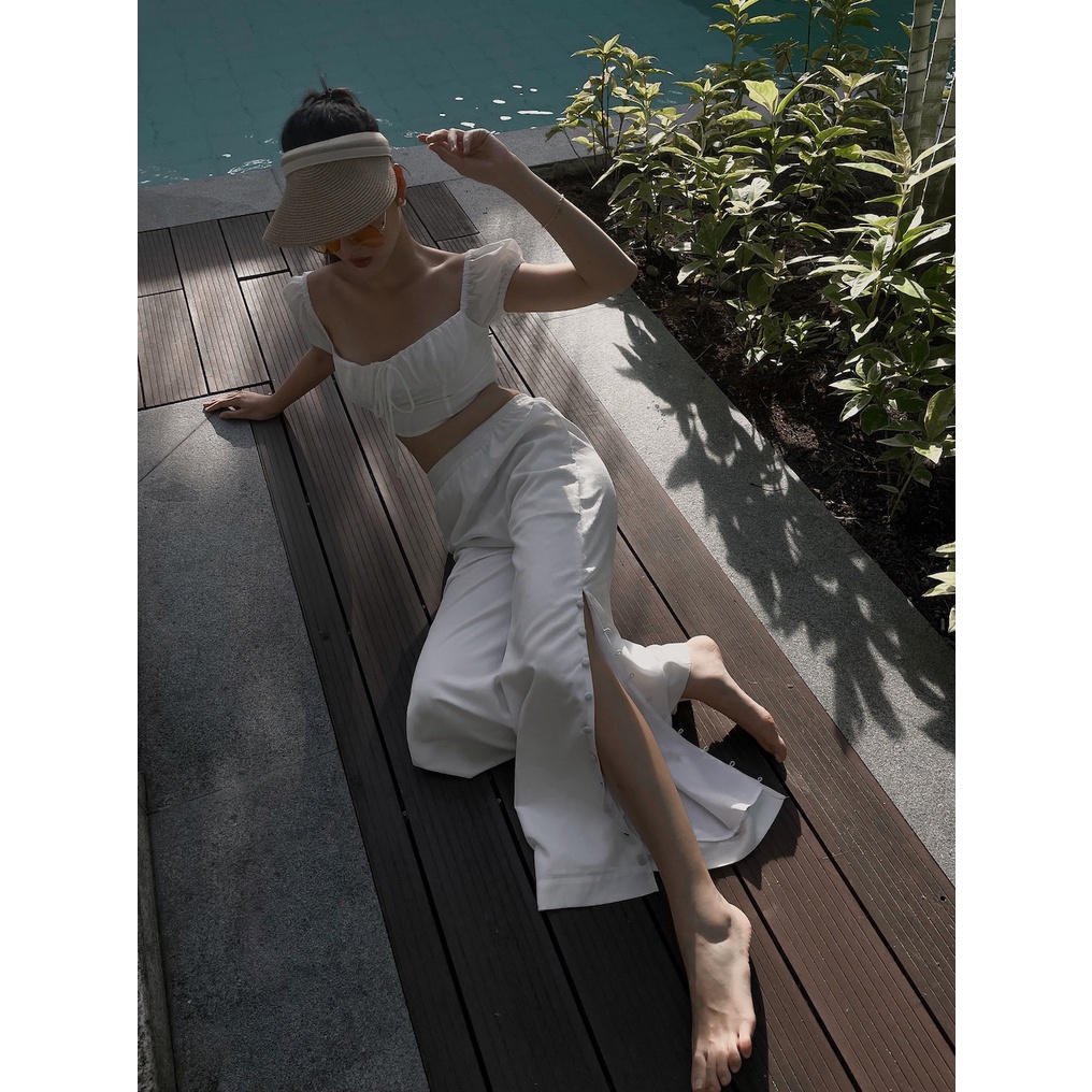 Áo croptop Bliss Top trắng nhún & nút bọc vintage, Áo croptop tay phồng