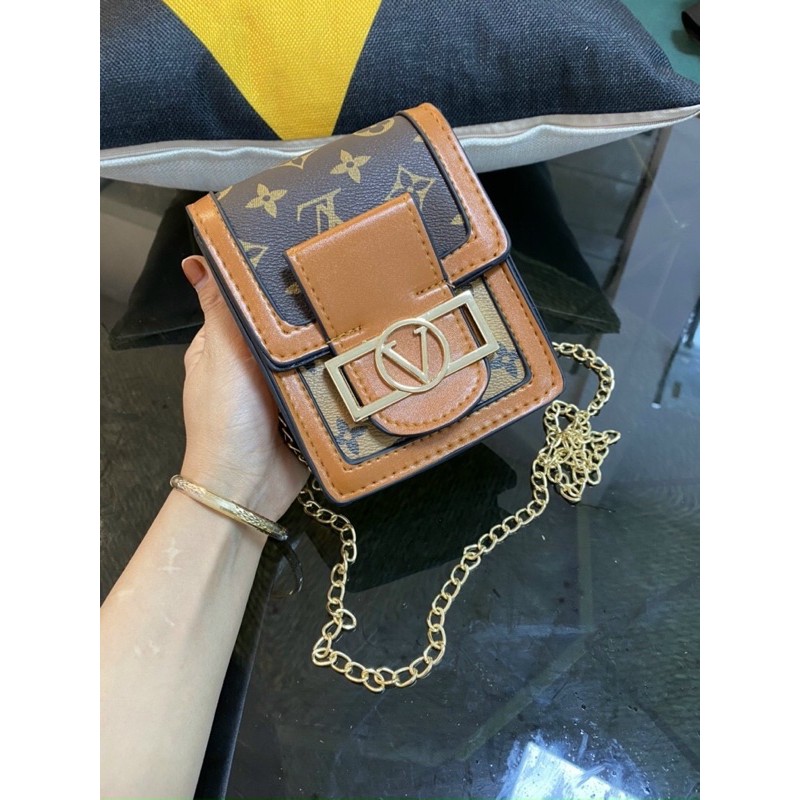 TÚI ĐEO BỤNG LV KÈM DÂY ĐEO CHÉO