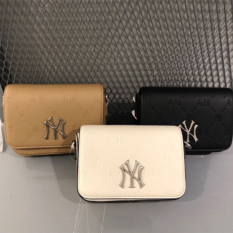 Túi đeo chéo MLB hình vuông cỡ nhỏ đính phụ kiện kim loại hình logo NY thời trang Hàn Quốc 2021