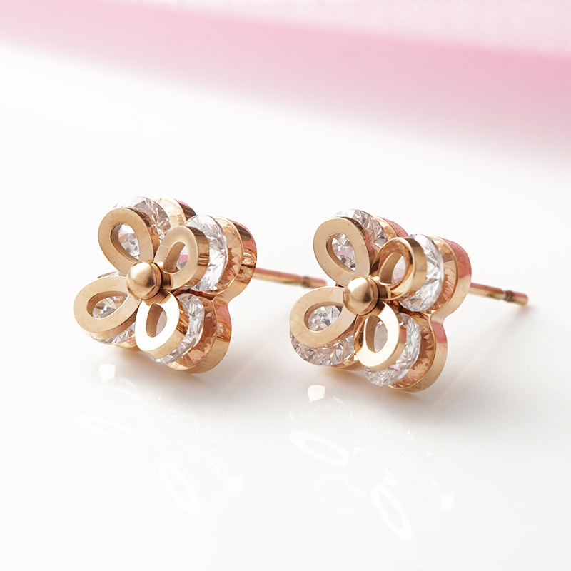 The Korean version of four Diamond Flowers Qierkang is gold earrings, women's earrings, rose earrings, air earrings (Zircon cotton earrings, women's earrings).