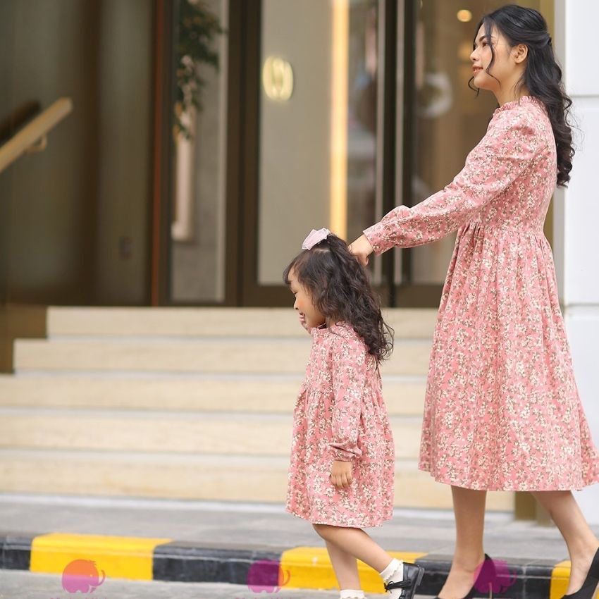 Set váy mẹ bé đi chơi hoa nhí, váy đôi mẹ bé thu đông dài tay cổ bèo hoa nhí hồng cho bé 1-2-3-4-5-6-7-8-9-10 Mylakids