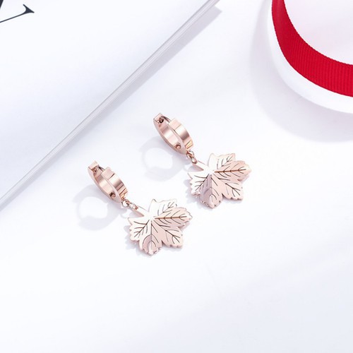 Bông Tai Lá Phong Tòn Ten Titan Ko Đen TT 3491