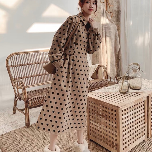 Váy chấm bi