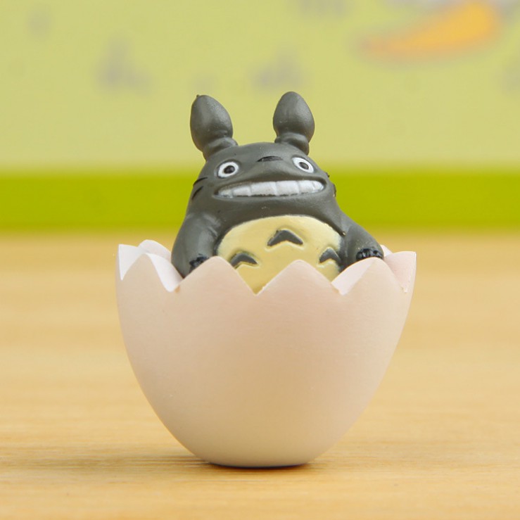 Mô hình Totoro ngồi trong vỏ trứng dùng trang trí tiểu cảnh, terrarium, móc khóa, DIY