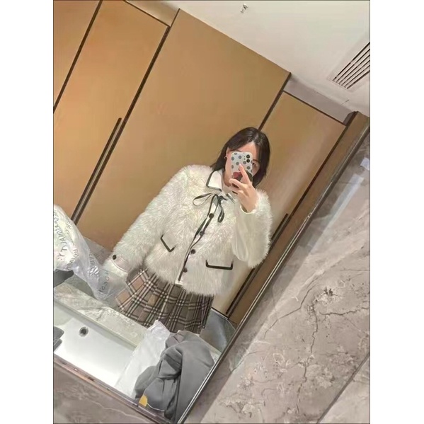 Áo khoác lông viền da nhấn viền đen