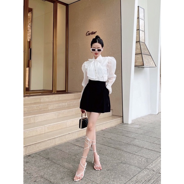 SET ÁO CROPTOP TRẮNG THẮT NƠ NGỰC + QUẦN SHORT ĐEN XẾP LY