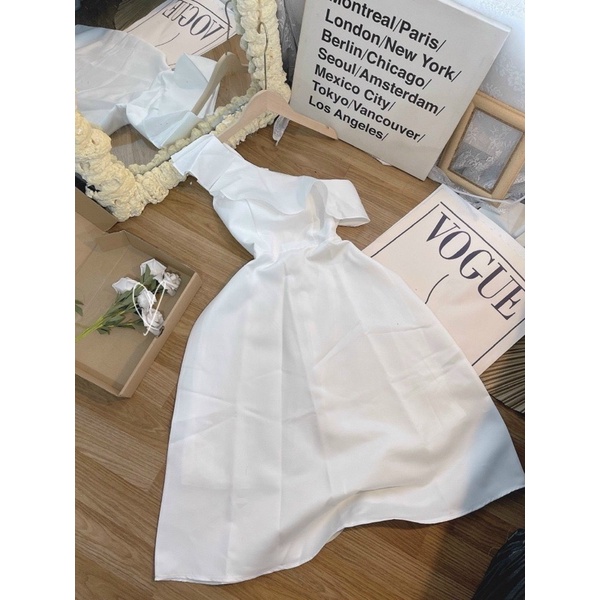 ĐẦM MIDI TRẮNG LỆCH VAI BÈO