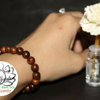 Vòng tay Gỗ thơm sưa đỏ 8ly cho nữ
