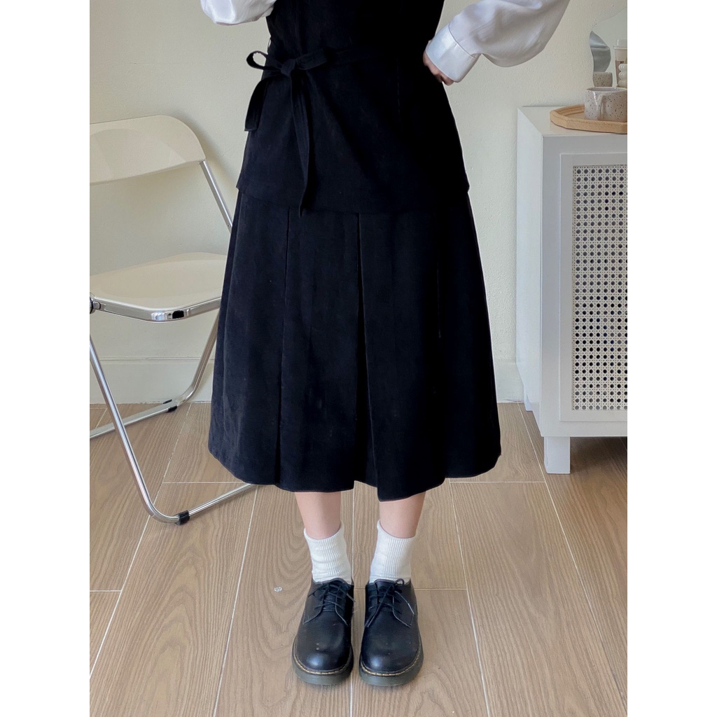 Chân váy xếp ly nữ MADELEN chất vải nhung tăm dáng xòe | BigBuy360 - bigbuy360.vn