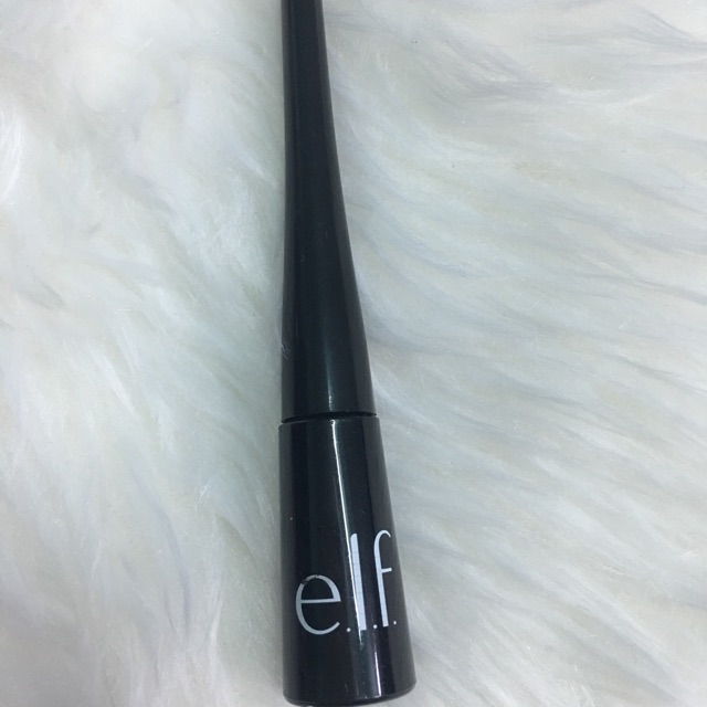Kẻ mắt Liquid studio Eyeliner ELF