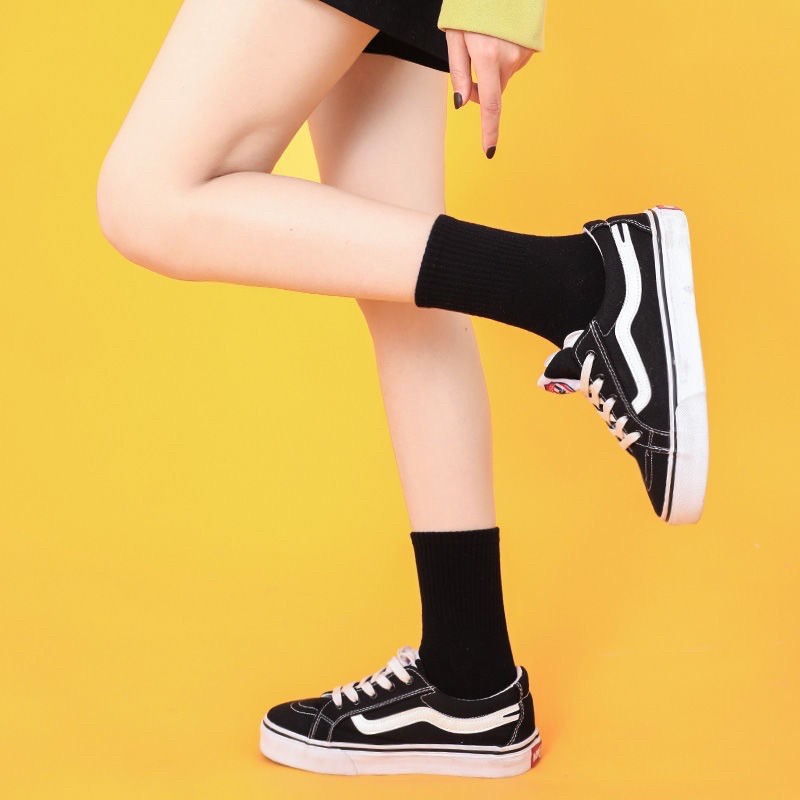 Vớ tất trơn dài cổ cao cotton đen trắng thời trang hàn quốc giá rẻ dành cho nam nữ MRSOCKS VC069