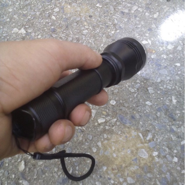 Đèn pin siêu sáng Police C6 loại pin sạc ♥️♥️