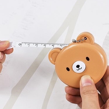 Thước dây mini cuộn tự động Daiso hình con gấu dễ thương