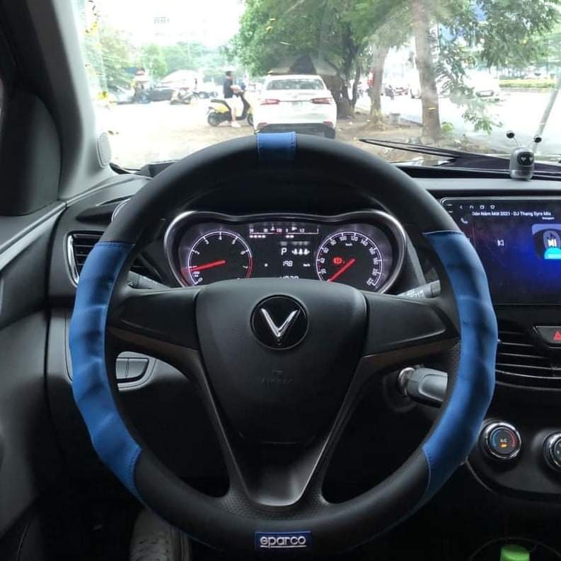 Bọc vô lăng vinfast fadil lux sa president chất da PU mềm chống trượt bám tay lái