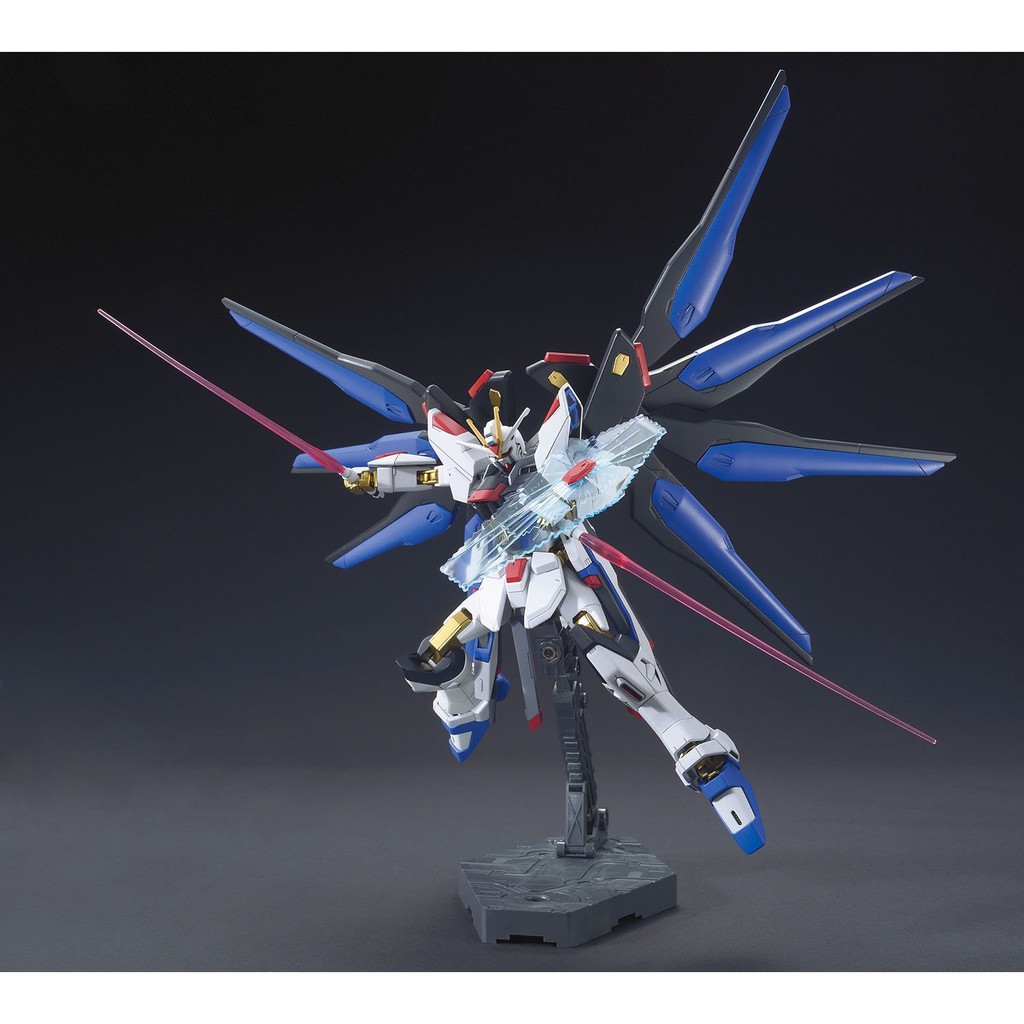 Mô Hình Gundam Bandai HG 201 Strike Freedom Gundam 1/144 SEED