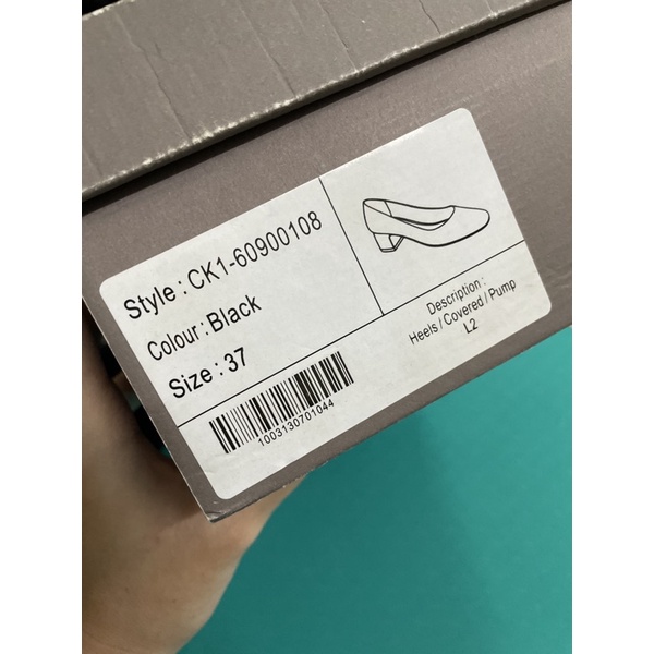 Giày CHARLES & KEITH mũi tròn gót vuông có box