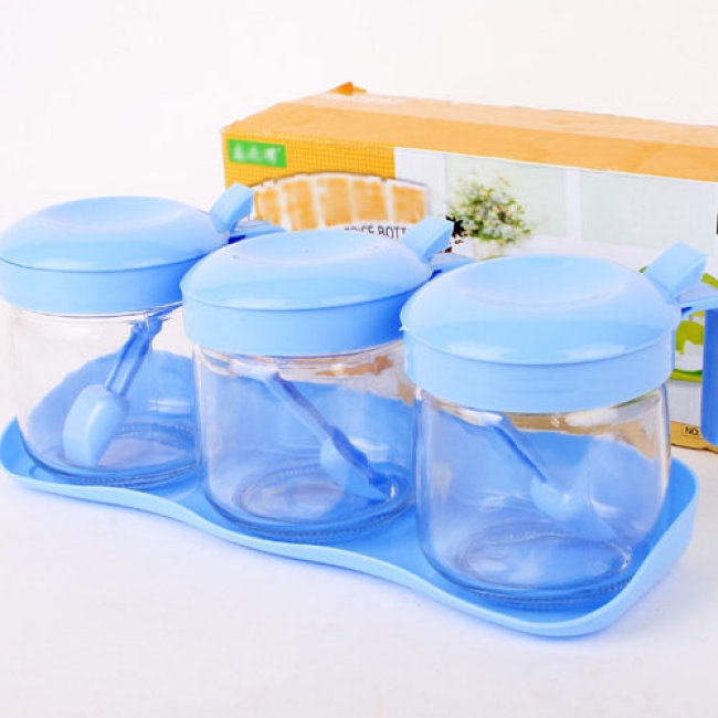 BỘ 3 HŨ THỦY TINH ĐỰNG GIA VỊ KÈM KHAY TIỆN DỤNG KÈM MUỖNG